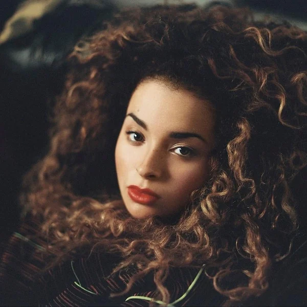 Ella Eyre